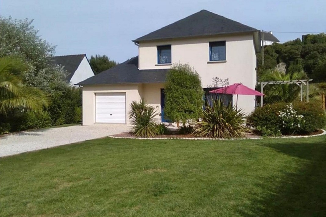 Maison avec garage et jardin clos de 820 m²