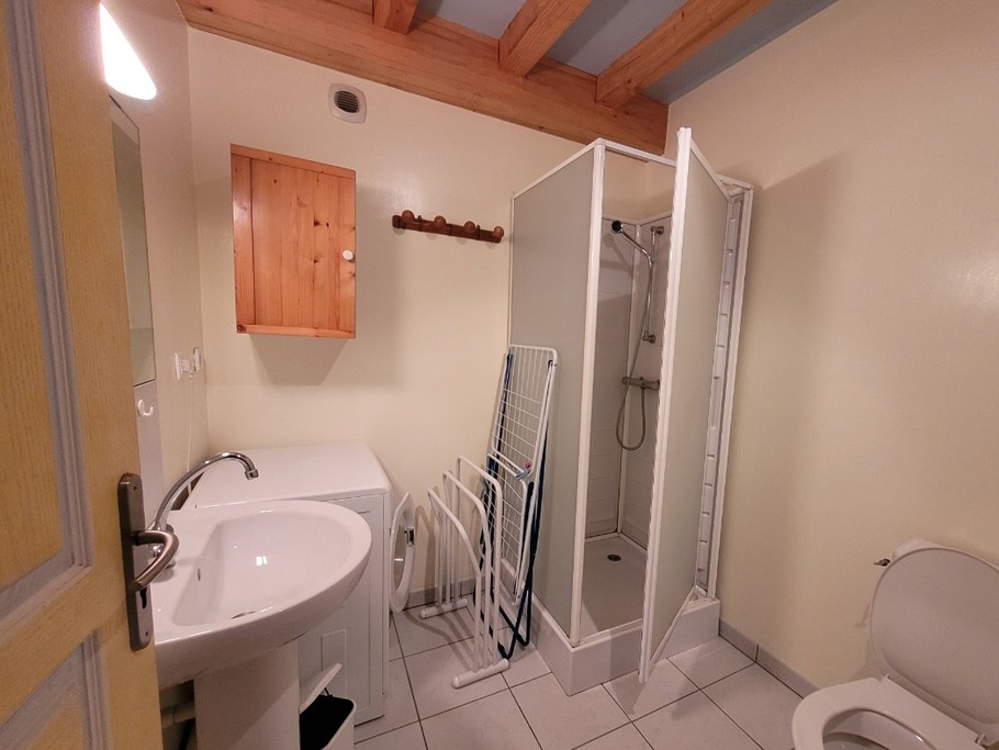 Location Mme Thebault - Salle de bain - Maison 4 personnes en campagne entre Dinan et les magnifiques plages de St Jacut de la Mer - 1