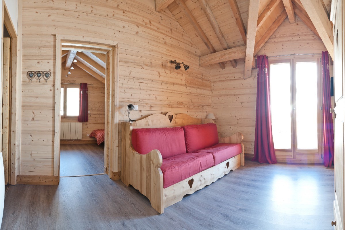 Chambre 5 "suite parentale" avec accès à la chambre 6, à la salle de bain et à la terrasse.
Bedroom 5 "master suite" with access to bedroom 6, bathroom and terrace.