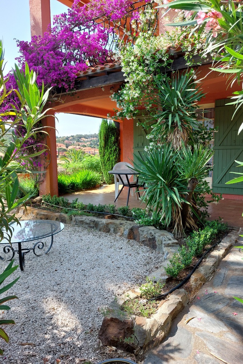 Terrasse vue du jardin