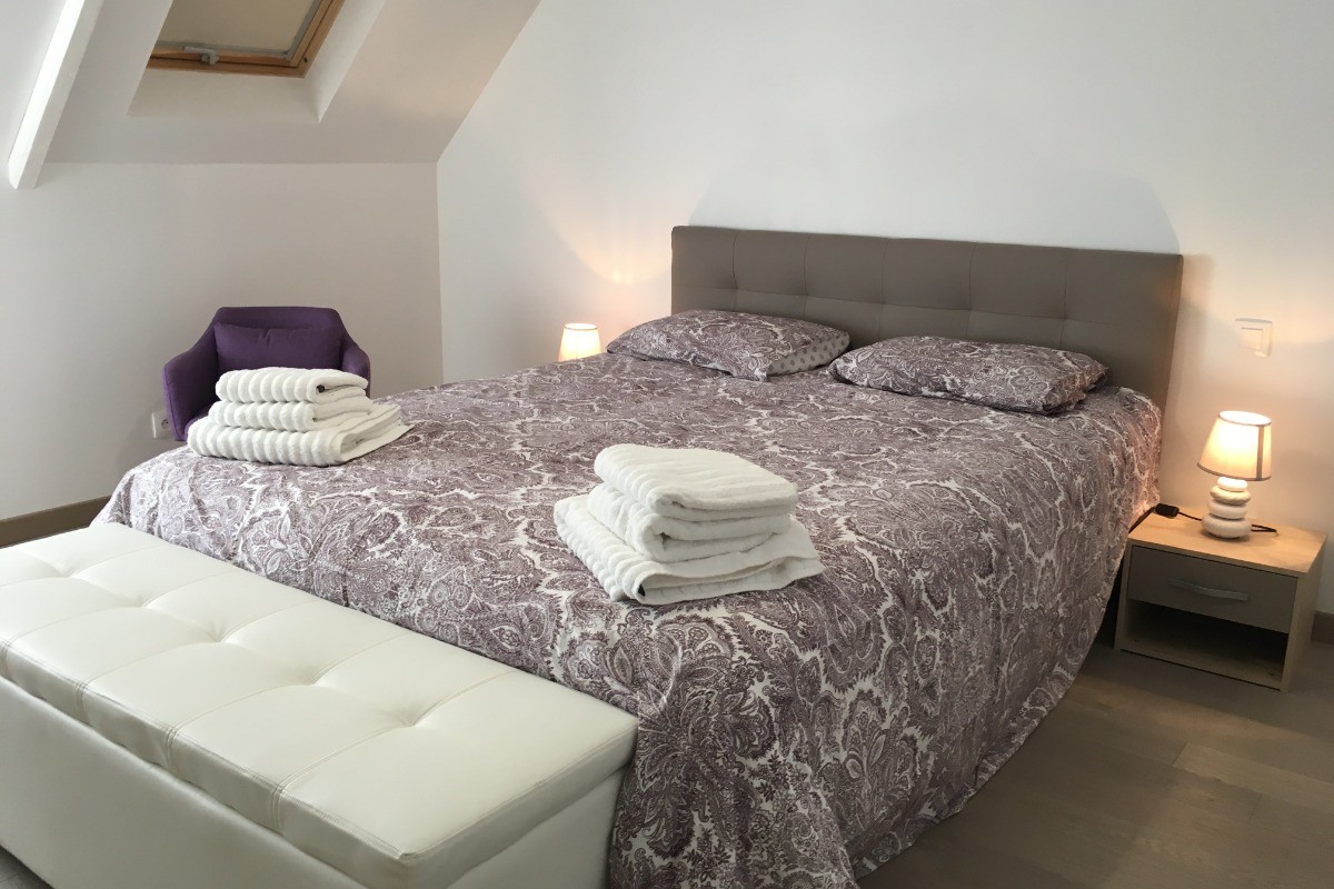 Location Drouin, Paimpol, espace intérieur, Etage, chambre avec lit de 160*200