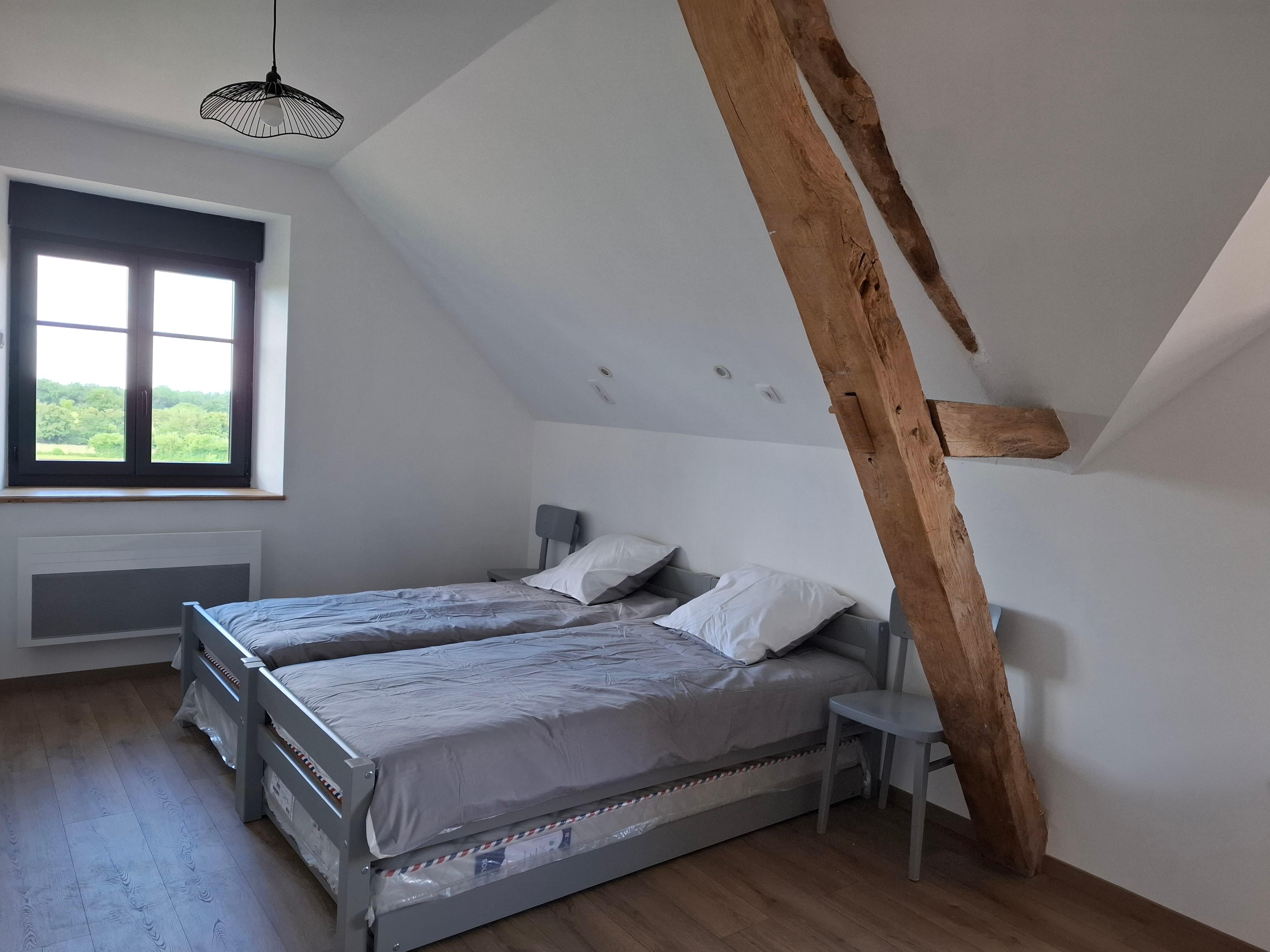 Chambre 2 à l'étage