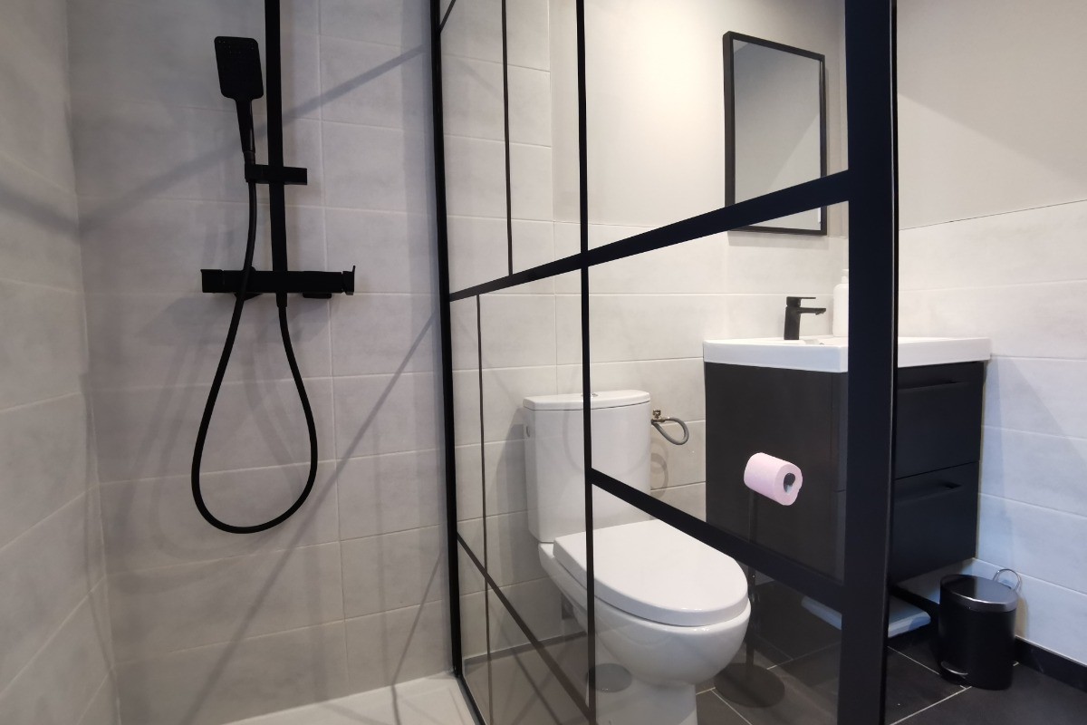 RDC; Salle d'eau avec WC