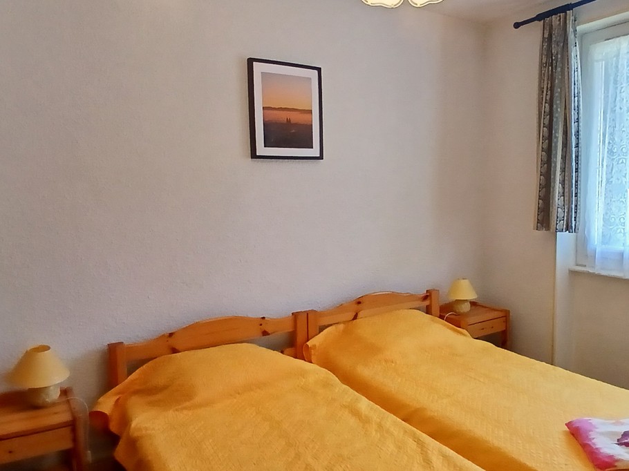 Gîte "Les Châtaigniers", Sarcenat, Orcines, Puy de Dôme, Auvergne - Chambre 2