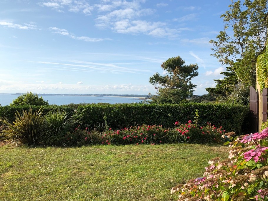 La vue mer depuis le jardin