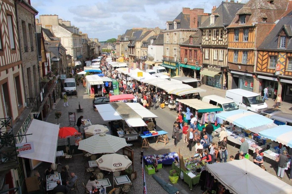 Chambre indépendante pour une personne avec rangements (lit 90 cm).
