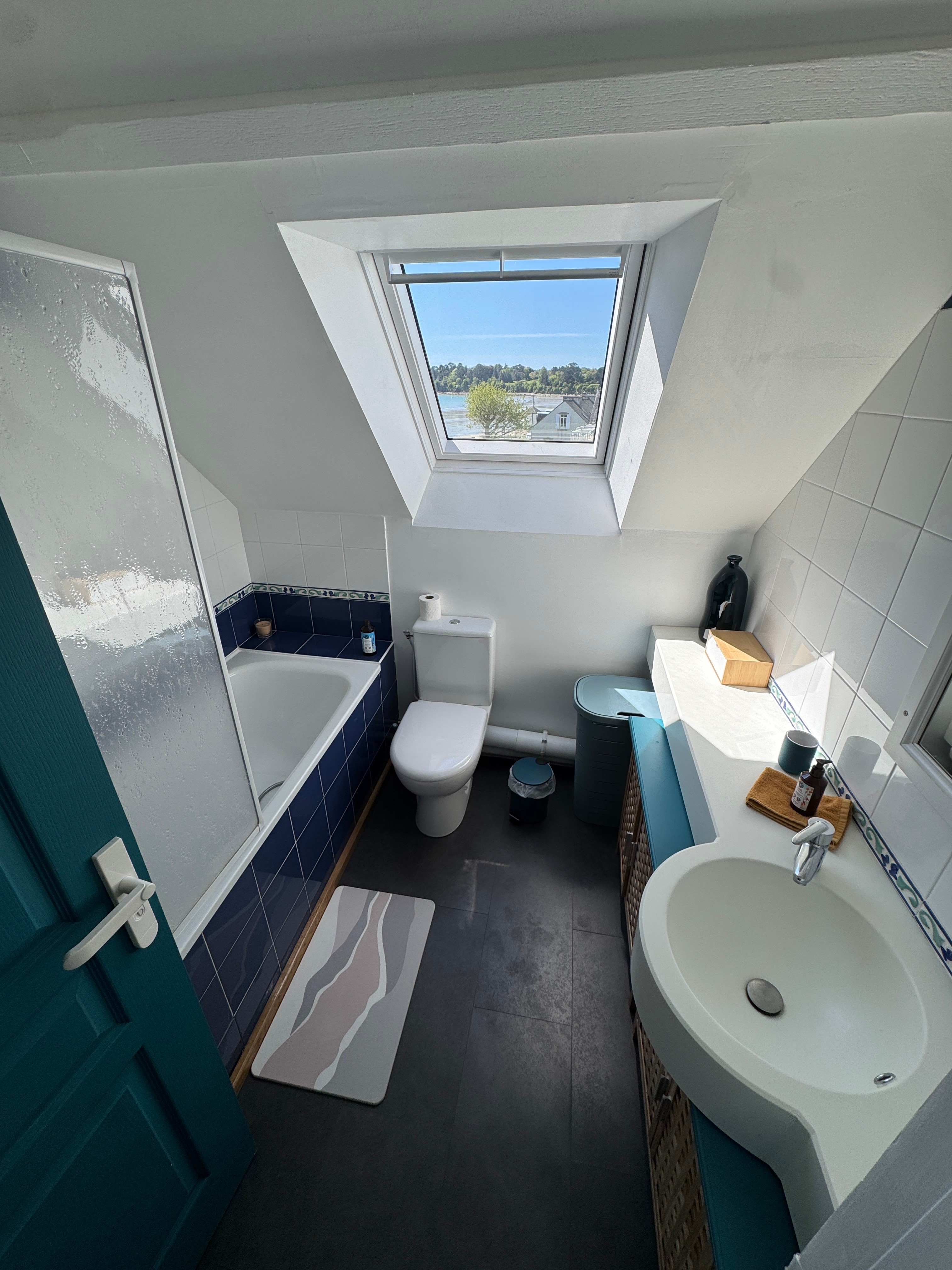 First floor: bathroom with WC