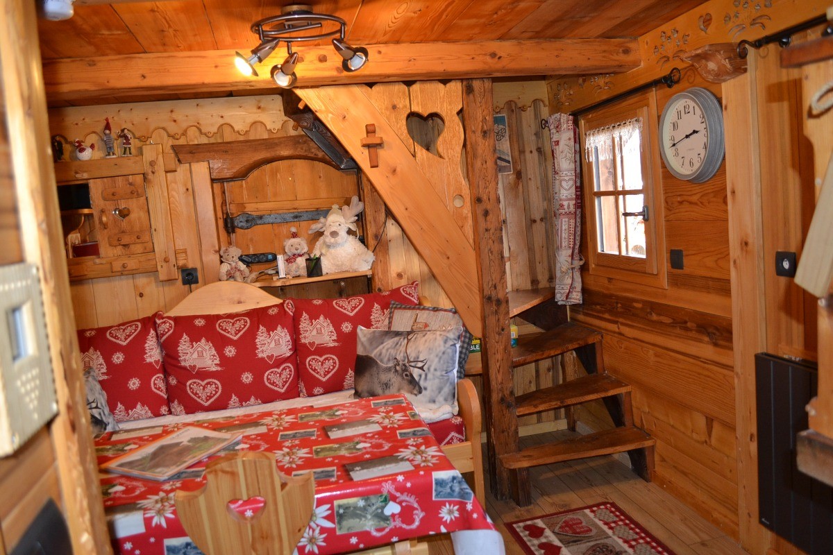 séjour et escalier pour chambre