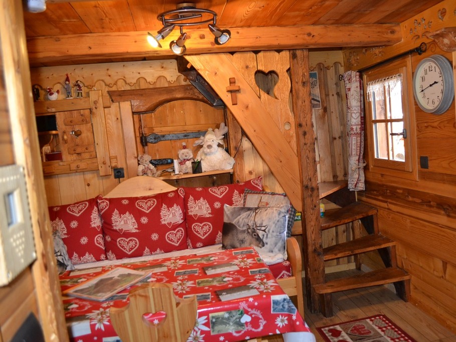 séjour et escalier pour chambre