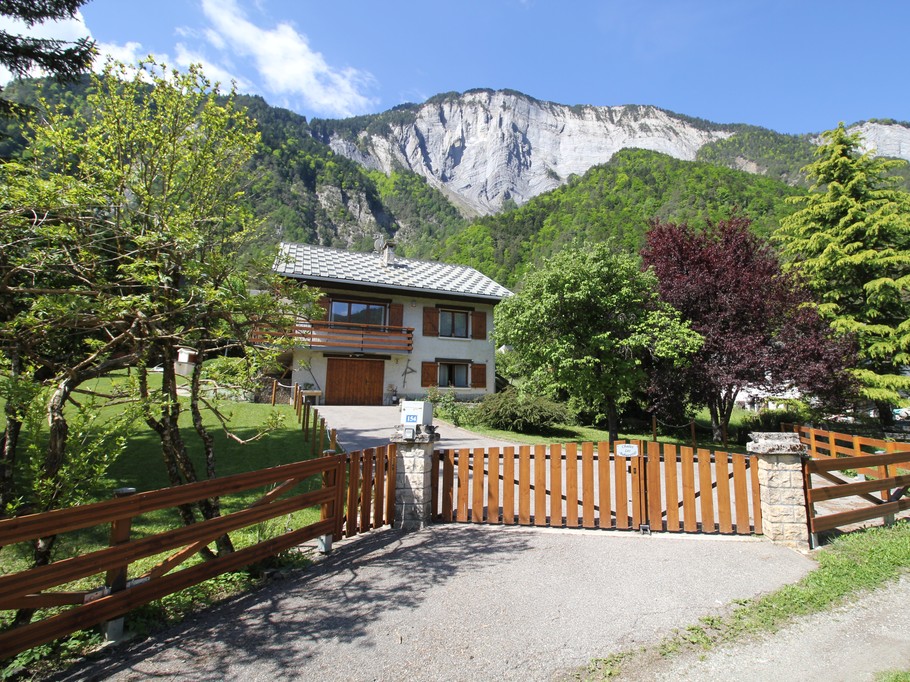 L'entrée du chalet "Les Aubarettes"