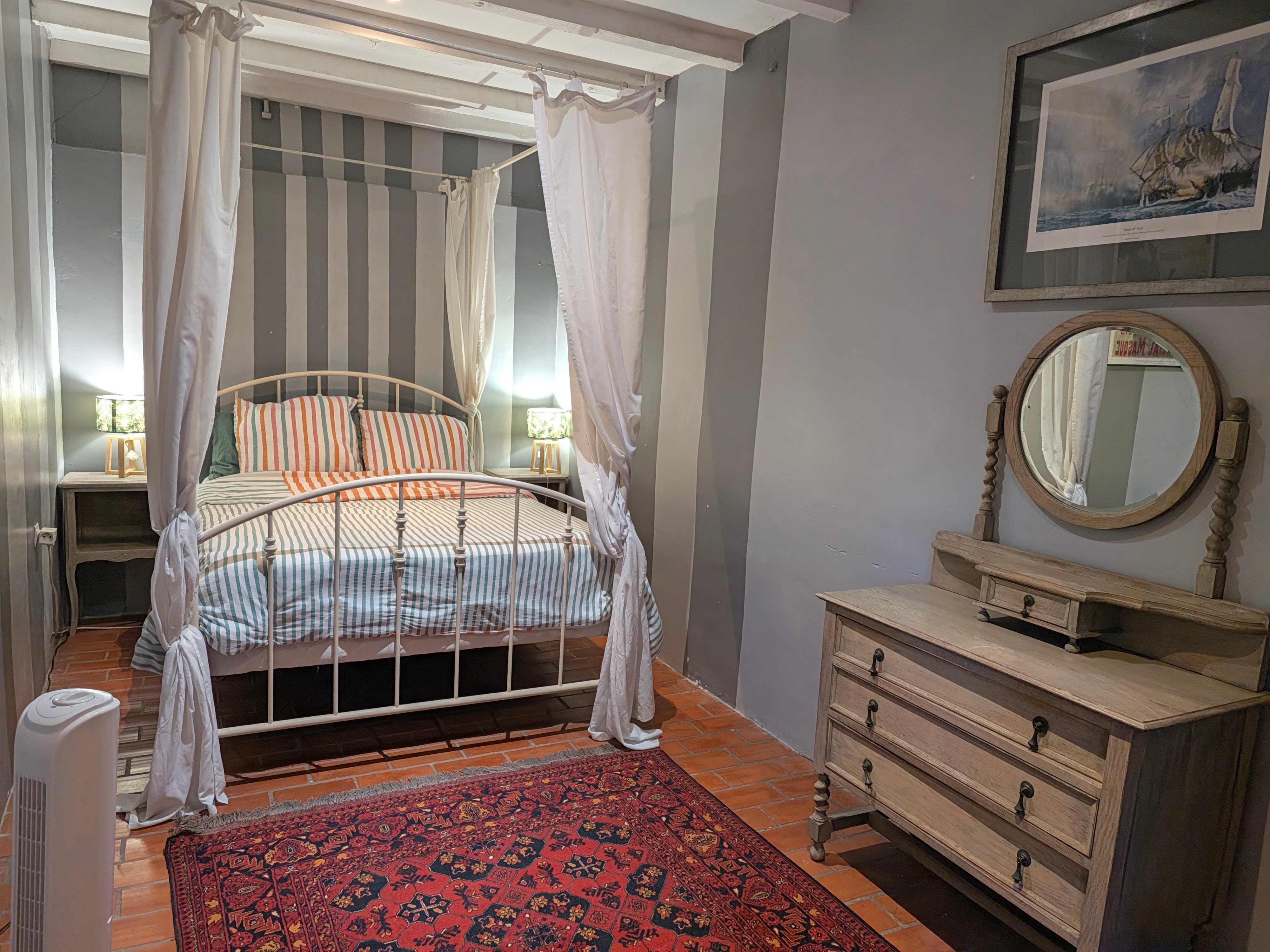 1ère chambre Mimosa Cottage à Castelsarrasin – Gîte de caractère avec piscine privée