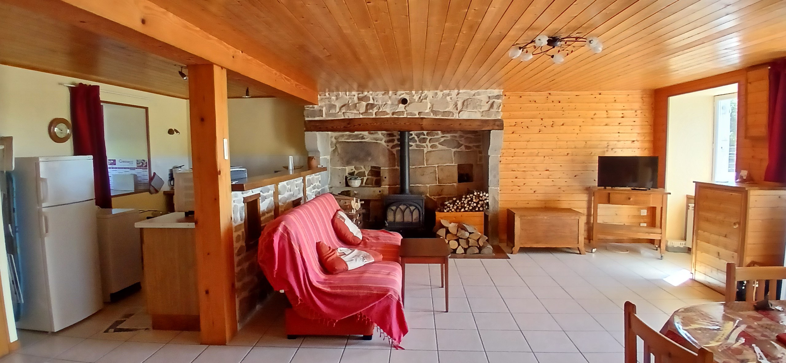 Gîte "Les Terrasses" (Livradois Forez) - Pièce de vie (salon et cuisine)