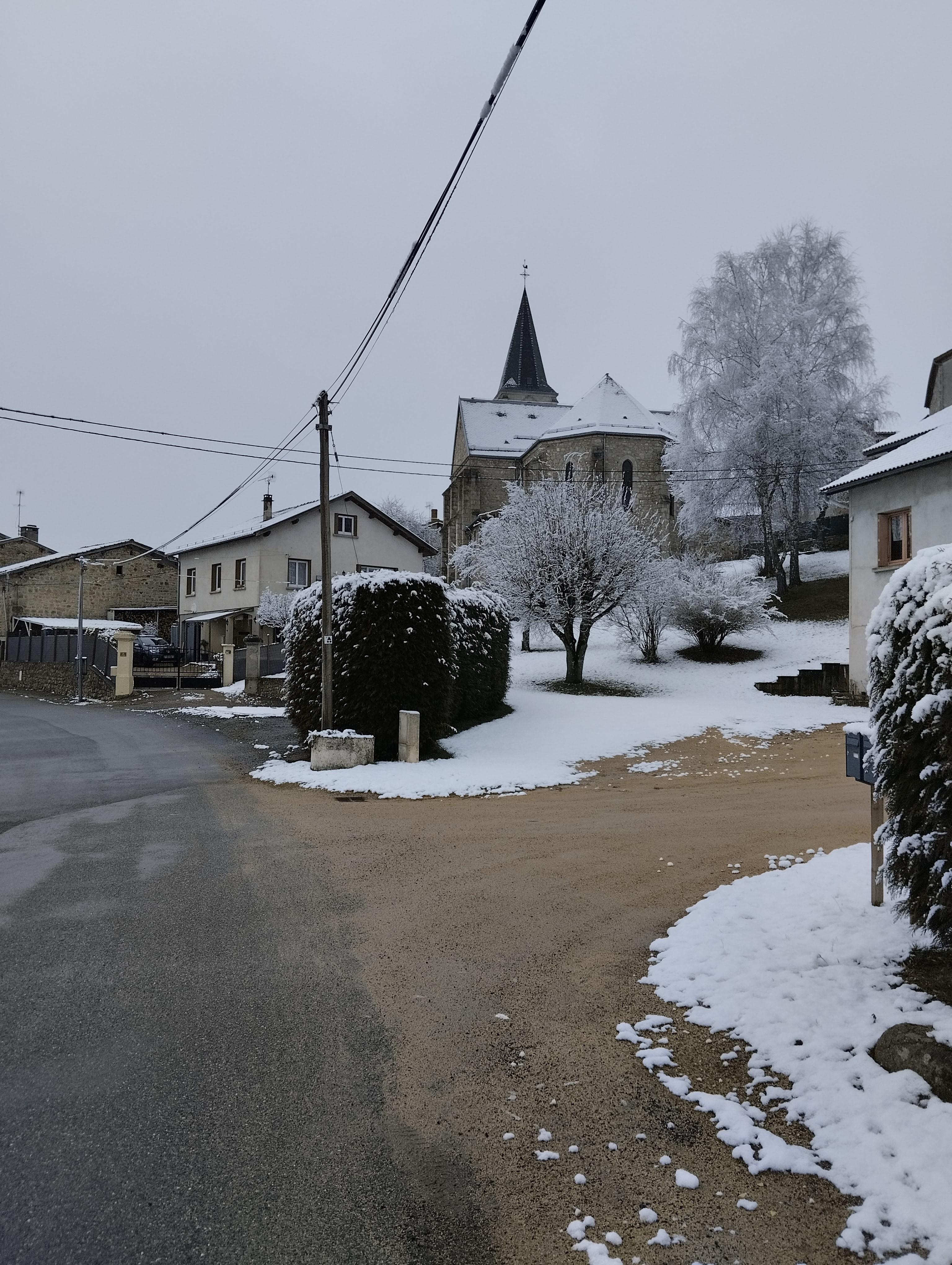 Chez Nelly - Gîte 2 personnes à Arconsat, Puy de Dôme, Auvergne : Le village en hiver