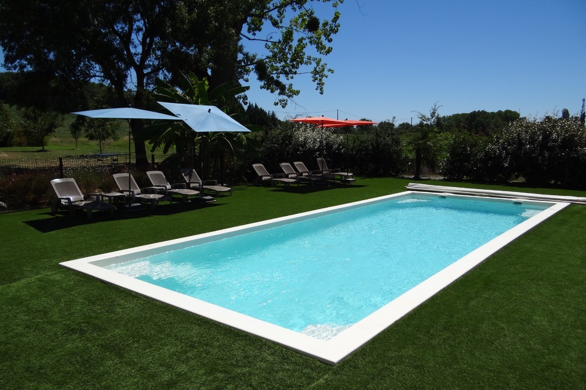 Piscine et sa plage