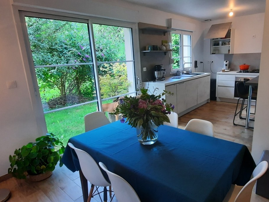 salle à manger et cuisine