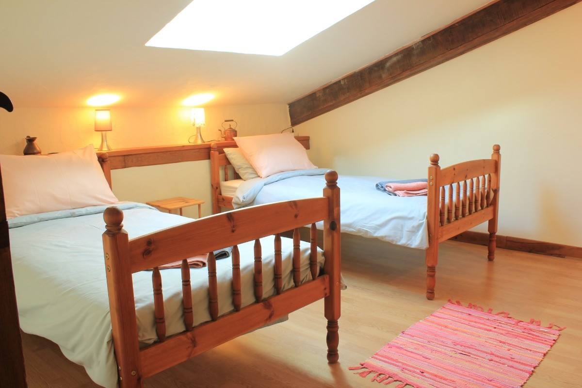 A l'étage, une deuxième chambre double avec lits jumeaux