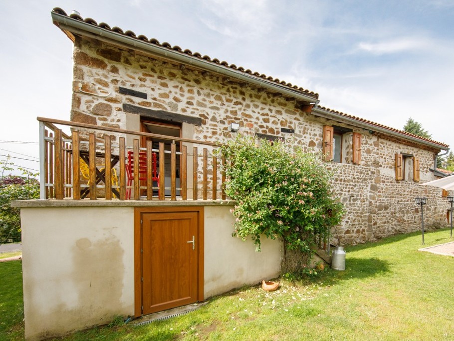 Côté jardin 
Accès à la chambre d'hôtes