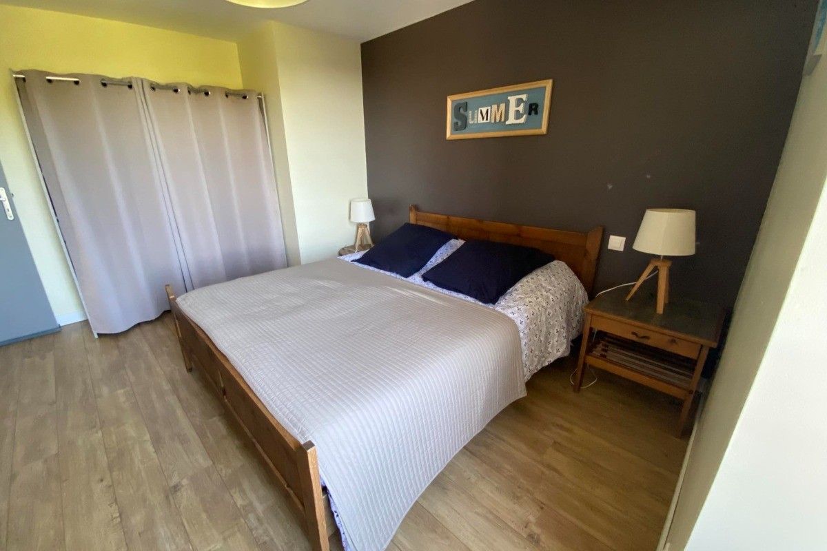 Chambre spacieuse avec lit 160