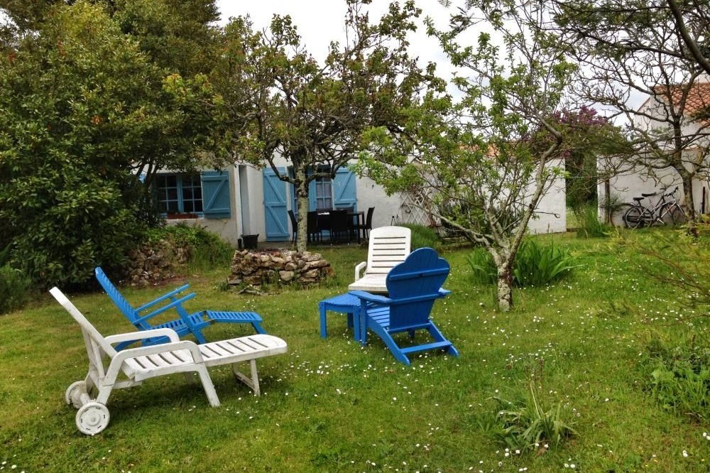 Jardin clos à l'arrière de la maison