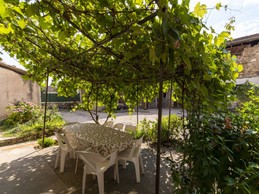 La pergola vous accueille dans la cour intérieure