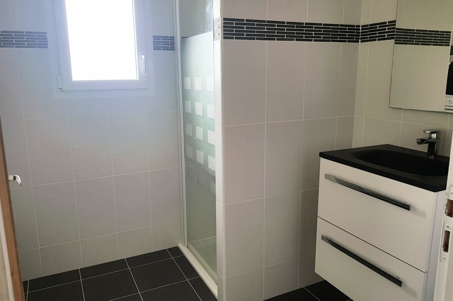 salle d'eau avec douche