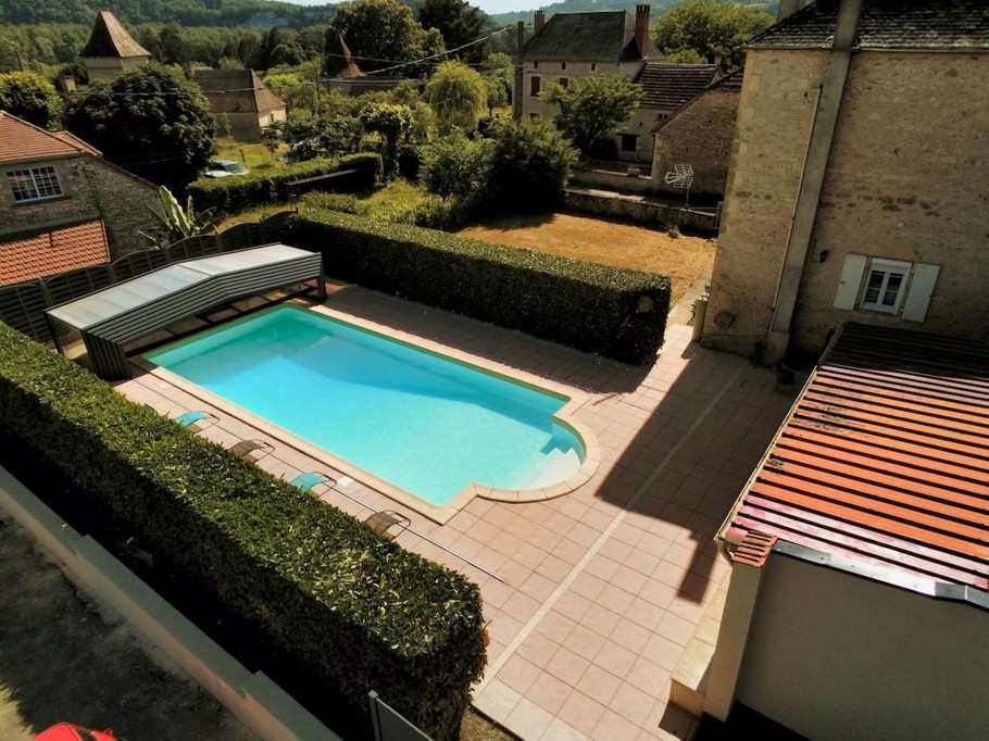 Piscine couverte et chauffée La Maison du Pont de la Roussie 24370 Pech de l'Espérance