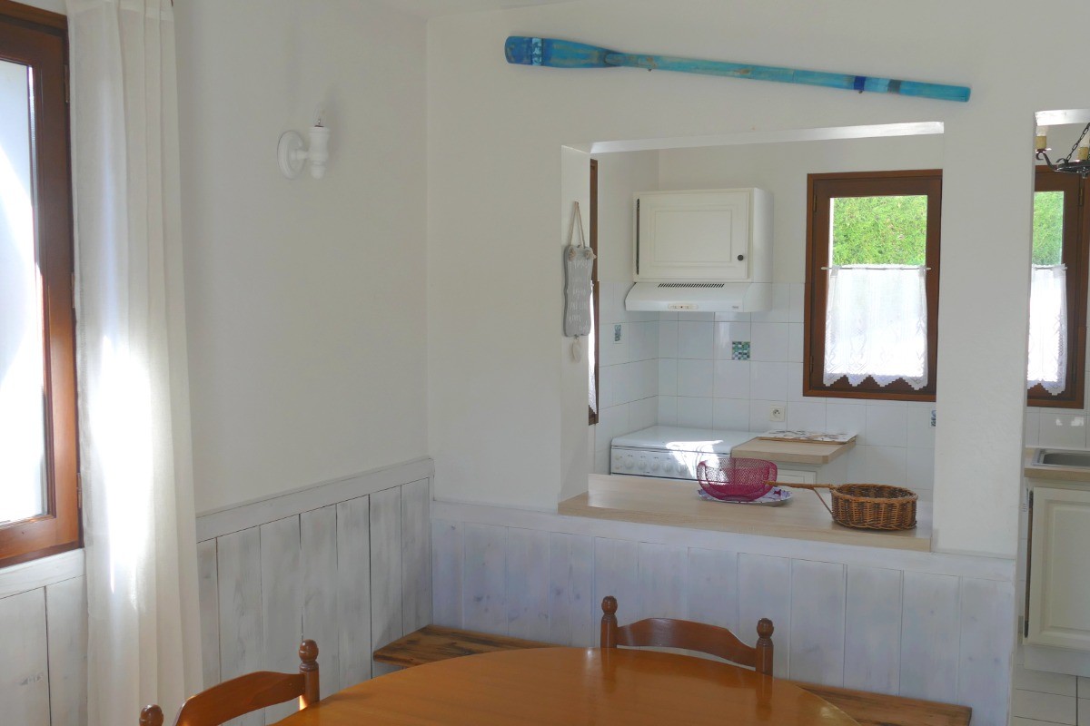 salle à manger et cuisine