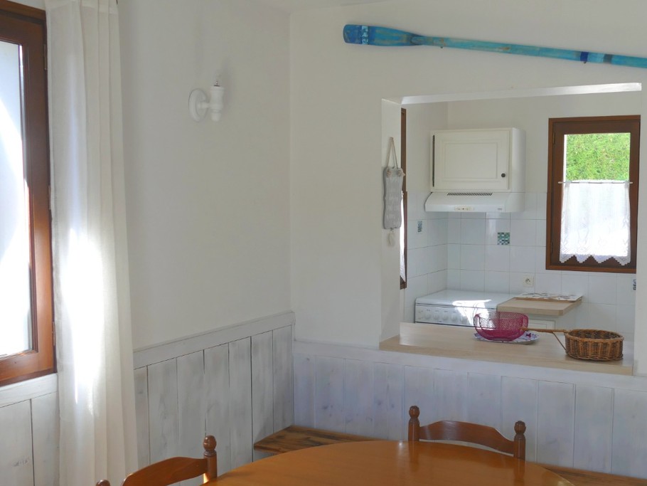 salle à manger et cuisine