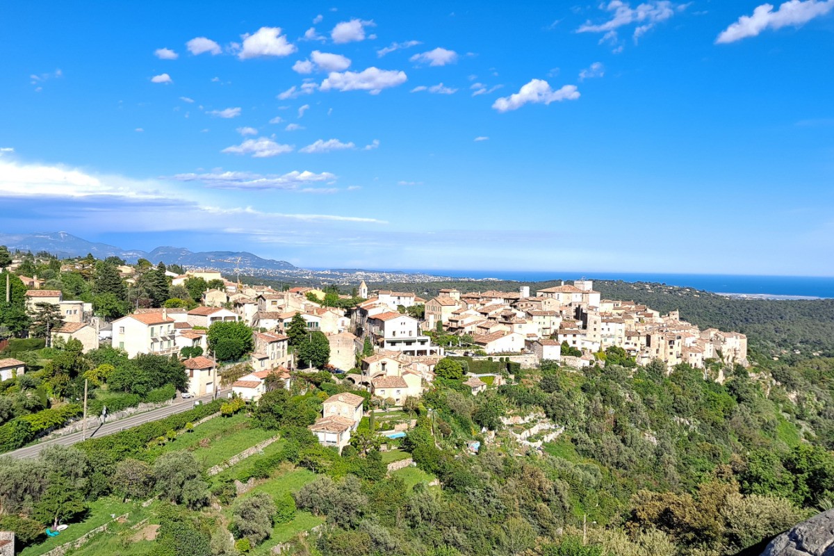 NOMBREUX VILLAGES ET MARCHéS AUTOUR DU GITE. EX: TOURRETTES SUR LOUP
