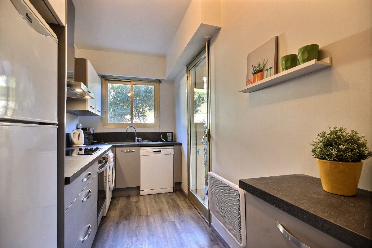 Cuisine tout équipée, accès loggia nord