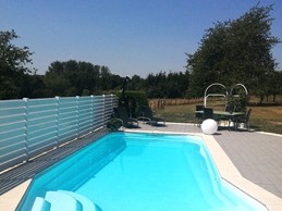 Piscine extérieur - Chambre d’hôtes de charme avec piscine, terrasse et vue sur les prairies