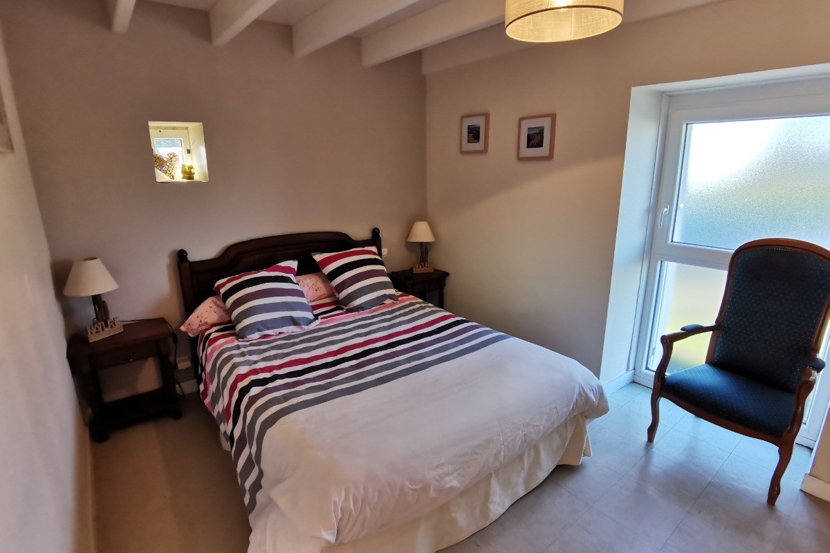 Chambre rdc avec lit 160 par 2m