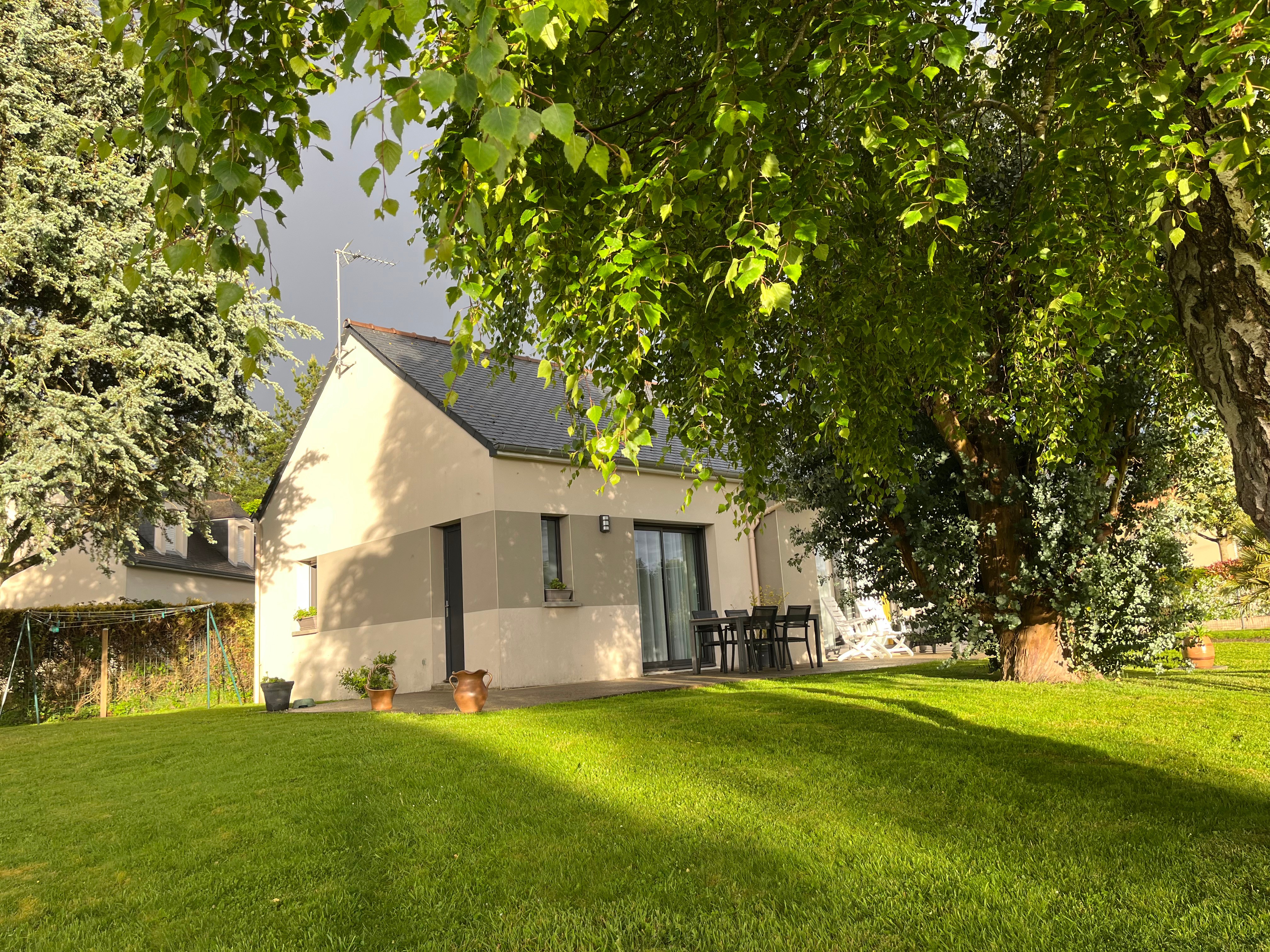 A large, enclosed, shaded garden full of flowers, with a swing, a slide and other children’s play equipment. The property comprises the owner’s house and the holiday cottage, with no neighbours directly opposite. Separate entrance via an electric gate.