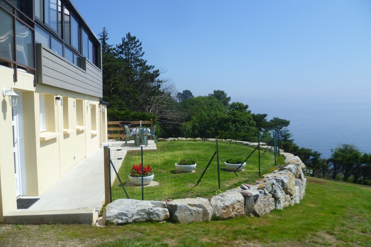 Appartement au Rez de chaussé d'une maison avec terrasse et jardin de 3000 m²