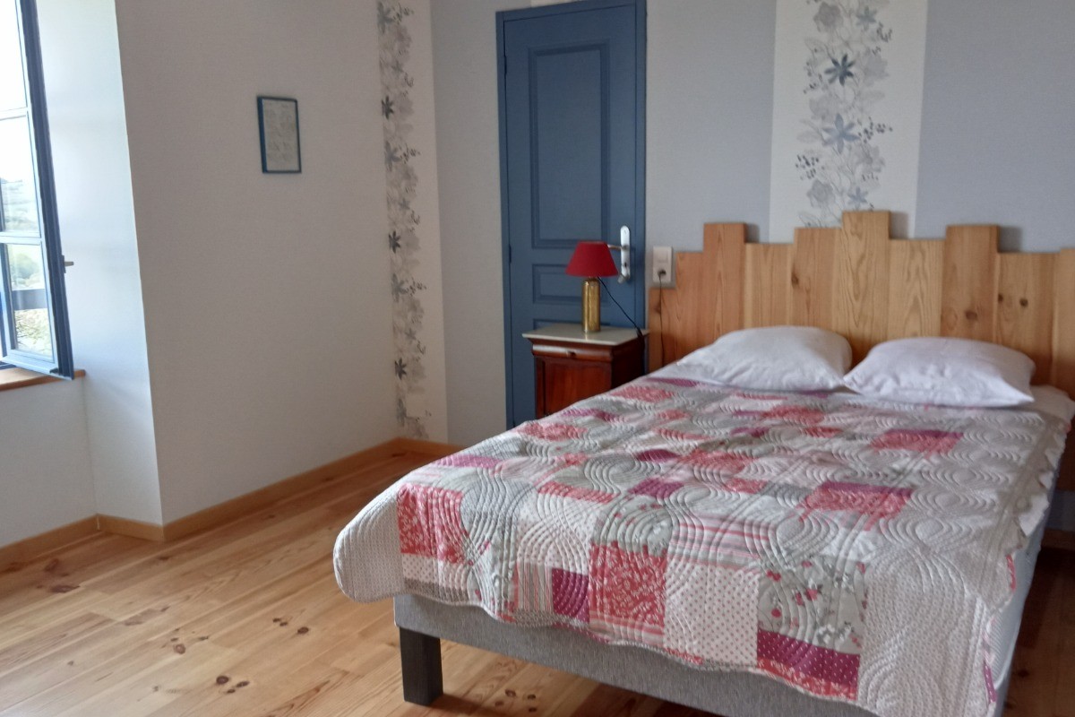 nice room at the gîte les volets bleus