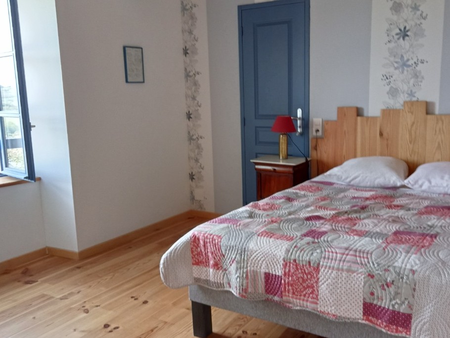 nice room at the gîte les volets bleus