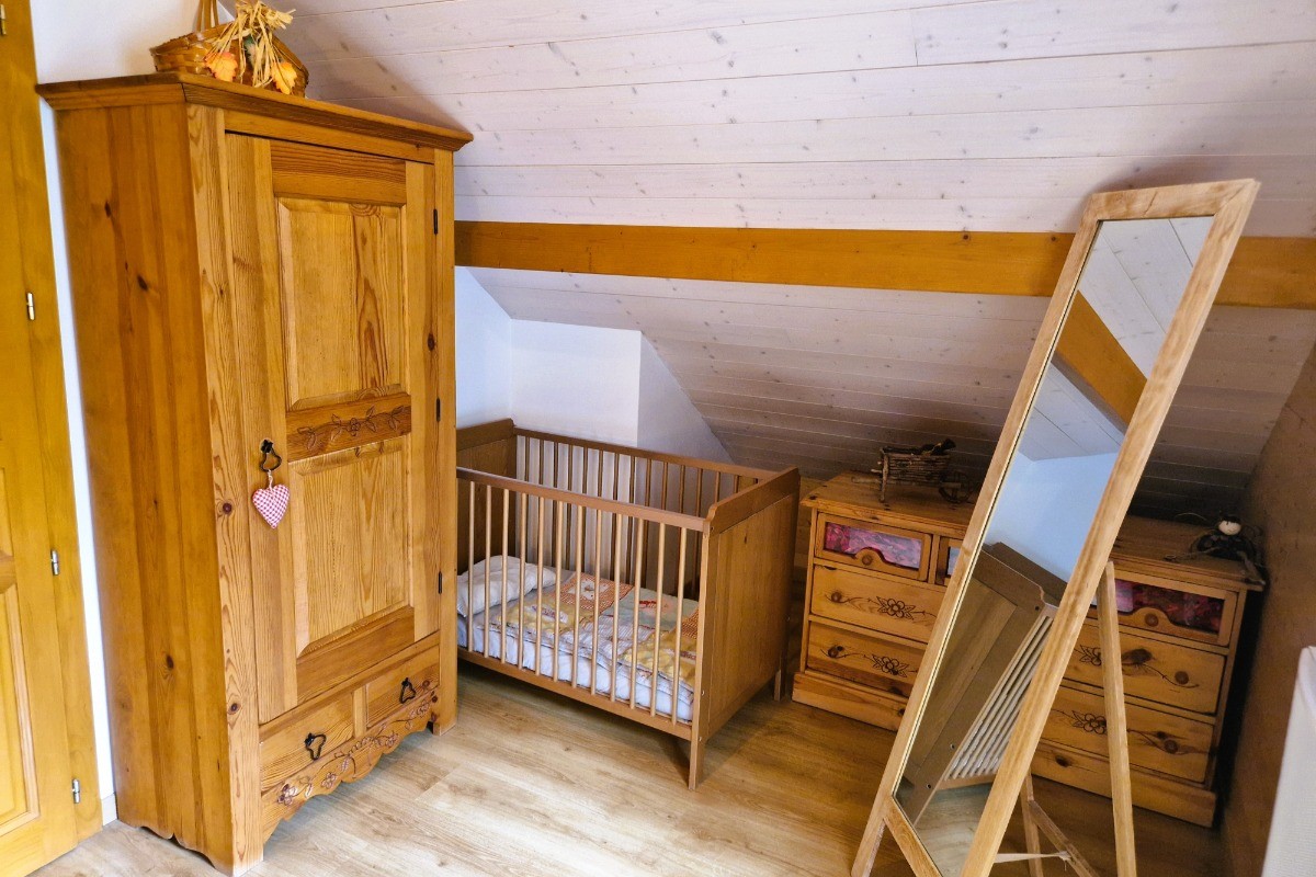 Chambre n°1 avec 1 lit double et 1 lit bébé - Chalet Biazot, proche du Lac de Xonrupt-Longemer