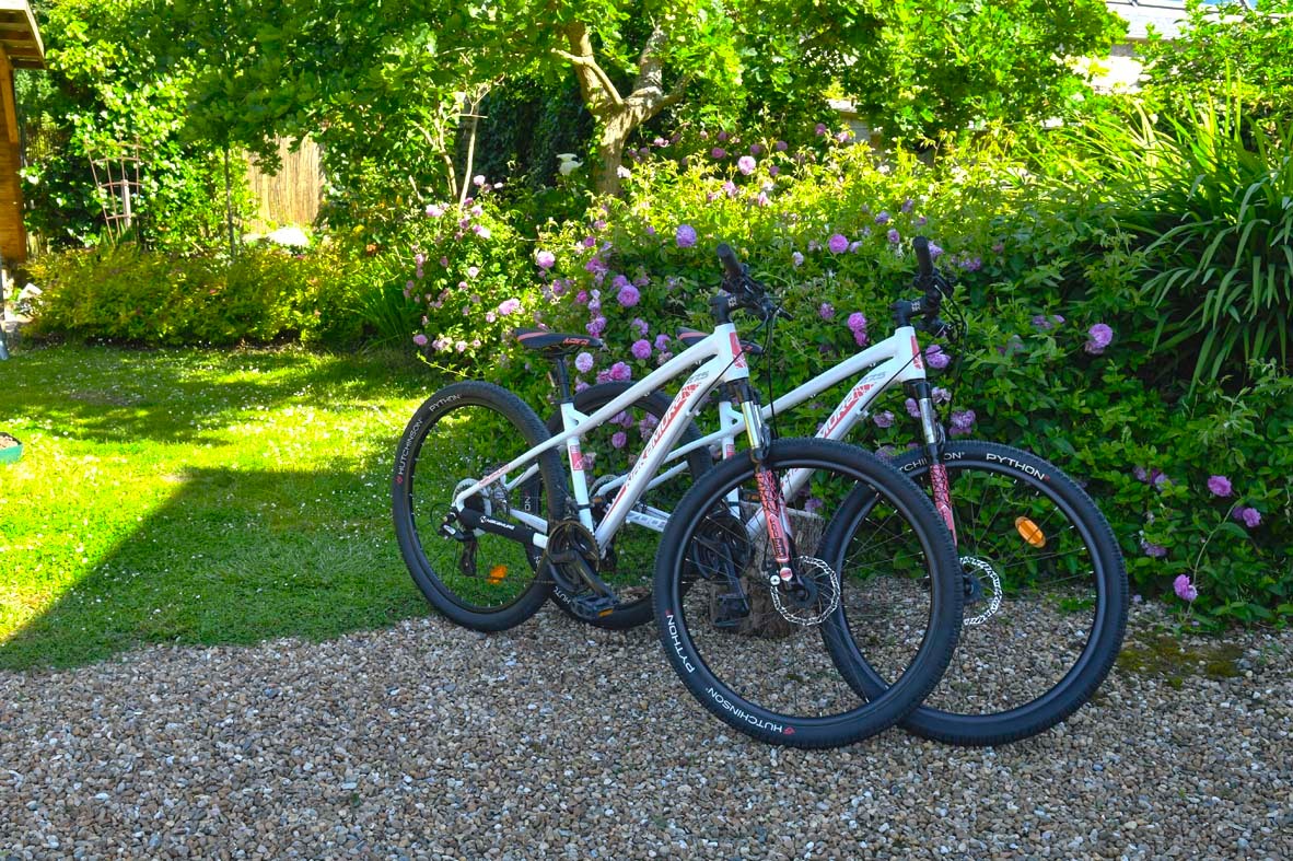 Quatres vélos à votre disposition gratuitement