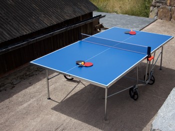 Table tennis and pétanque for a good time!