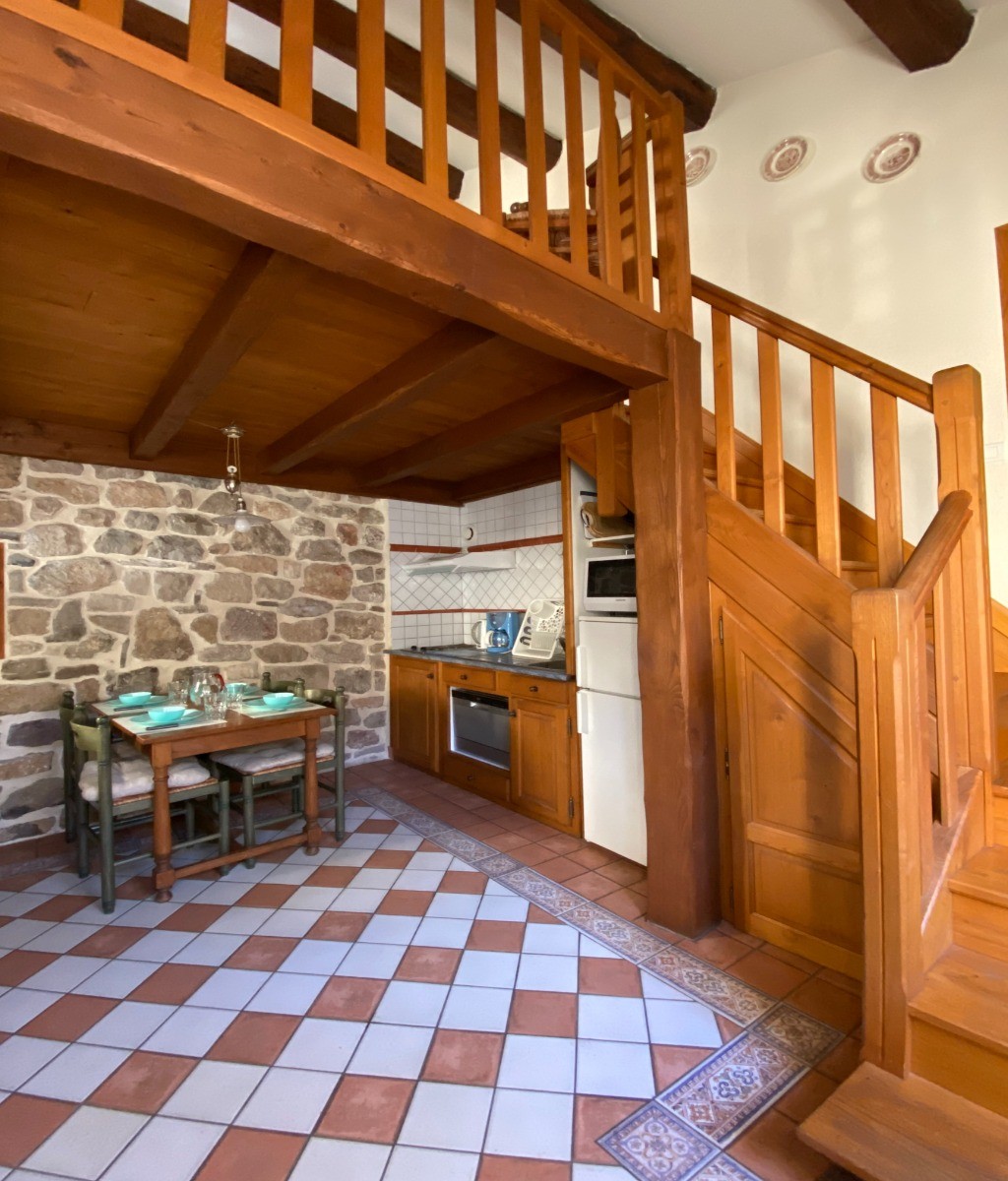La cuisine et l'accès à la mezzanine
