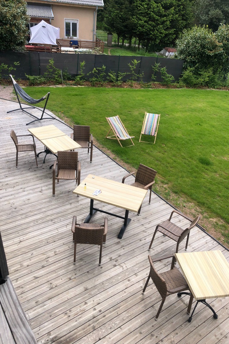 Terrasse - L'Hôtel Enfoncée Chambres et Table d'hôtes Le Val d'Ajol