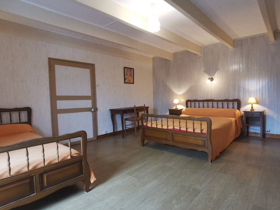 Etage: Chambre 3 avec Lit 140 + Lit 90