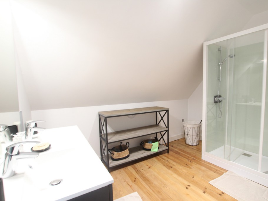 Salle d'eau à l'étage