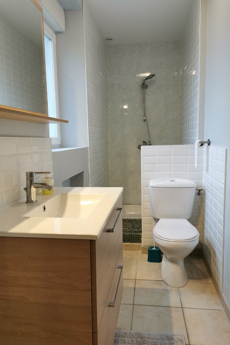 RDC: Salle d'eau avec WC