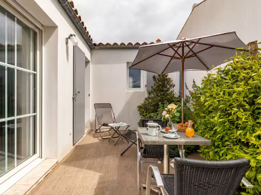 TRIBORD holiday home with private courtyard and car park for 2 people in St Denis d'Oléron, Charente-Maritime