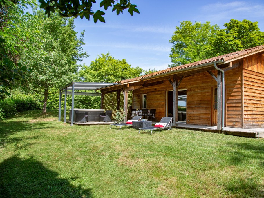 Chalet Cèdre avec spa privatif :  idéal pour un week-end ou pour vos vacances !