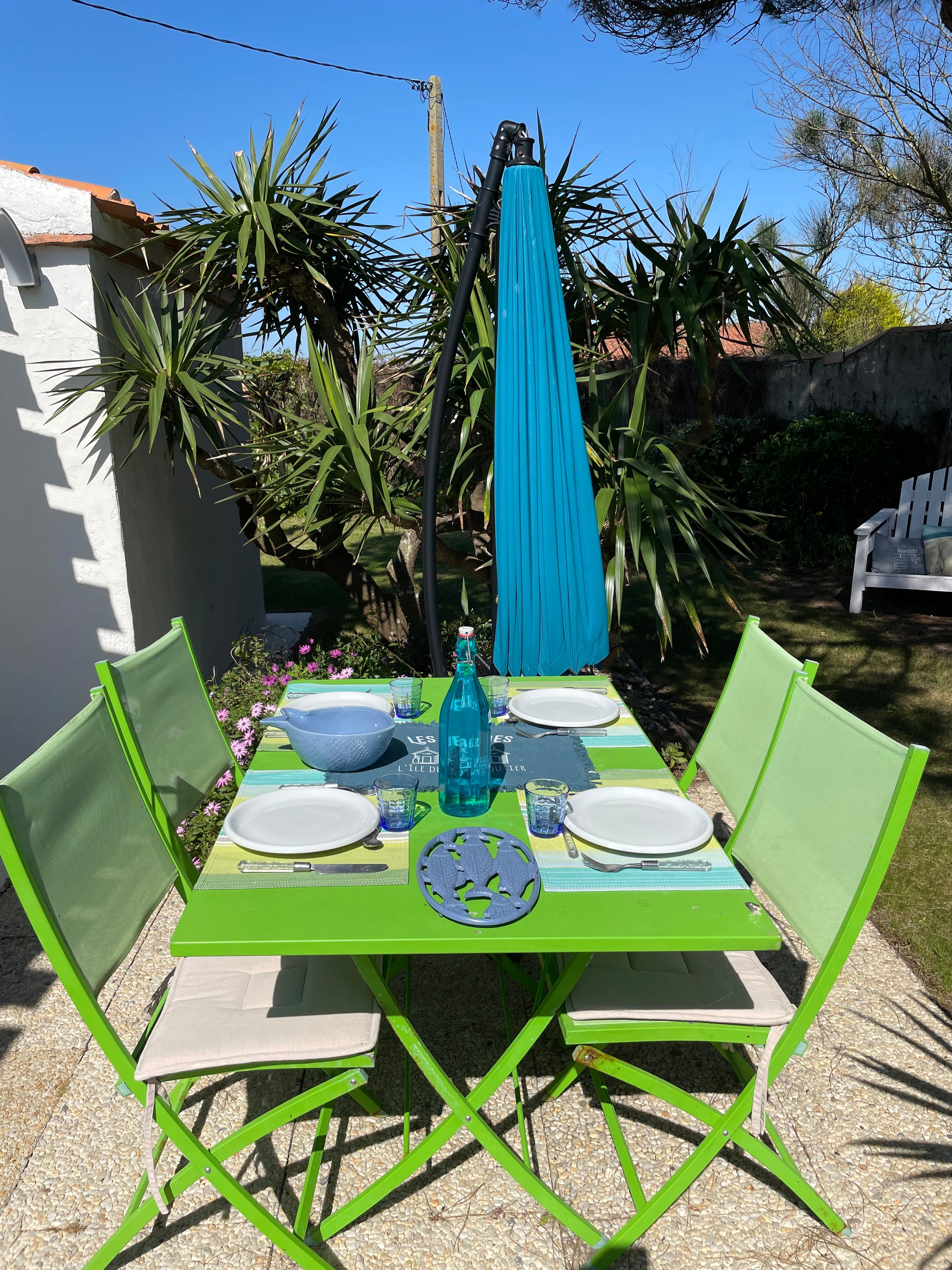 A table sur la terrasse