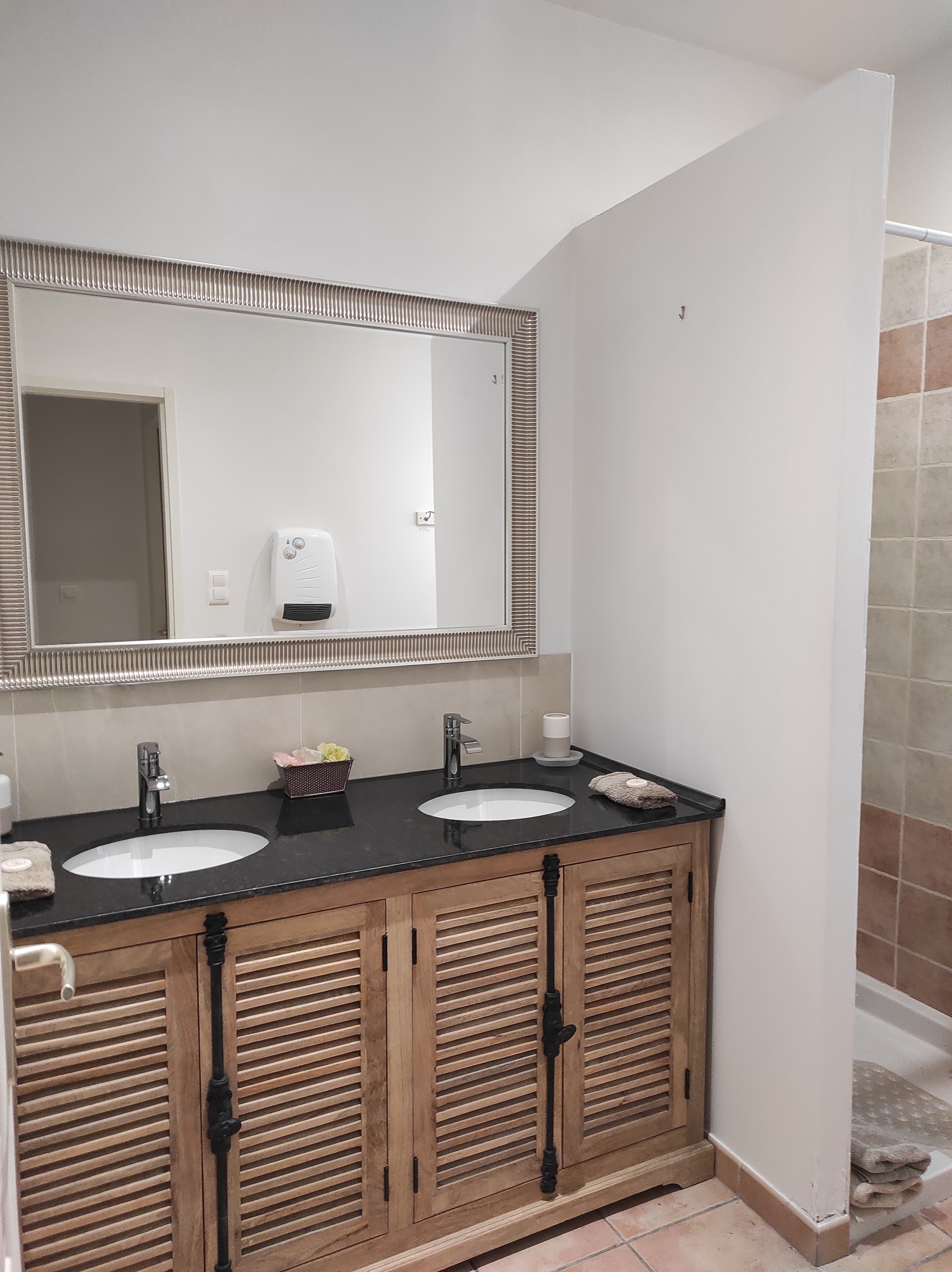 salle d'eau avec douche