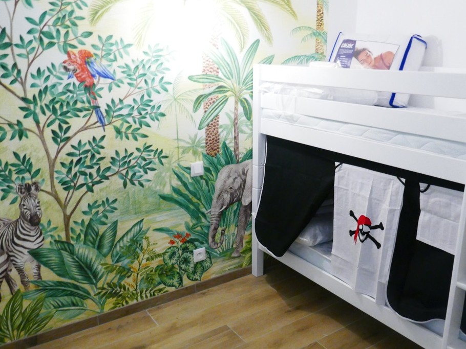 Chambre attenante à la chambre Lin avec deux lits en 80*180 superposés et espace jeux enfants