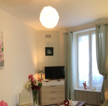 Vue du séjour et son canapé lit , tv grand écran, on a essayé de penser à tout pour votre confort